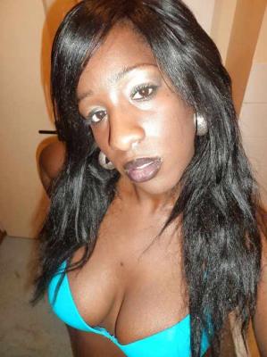 MASSAGE NU CARRESSE AVEC FINITION PIPE