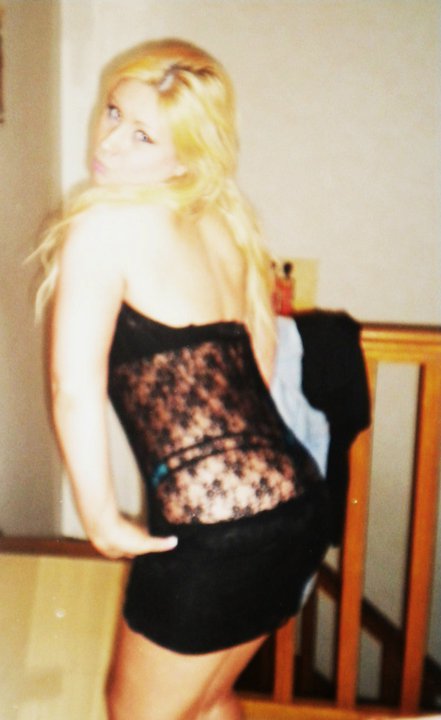 Sexy Blonde Disponible pour massages 37