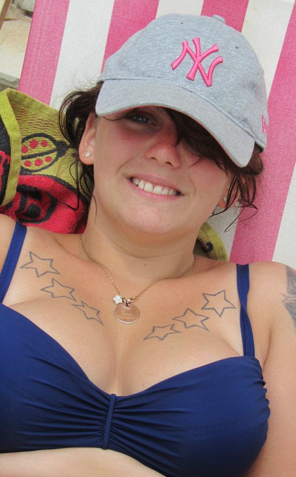 jeune femme gourmande