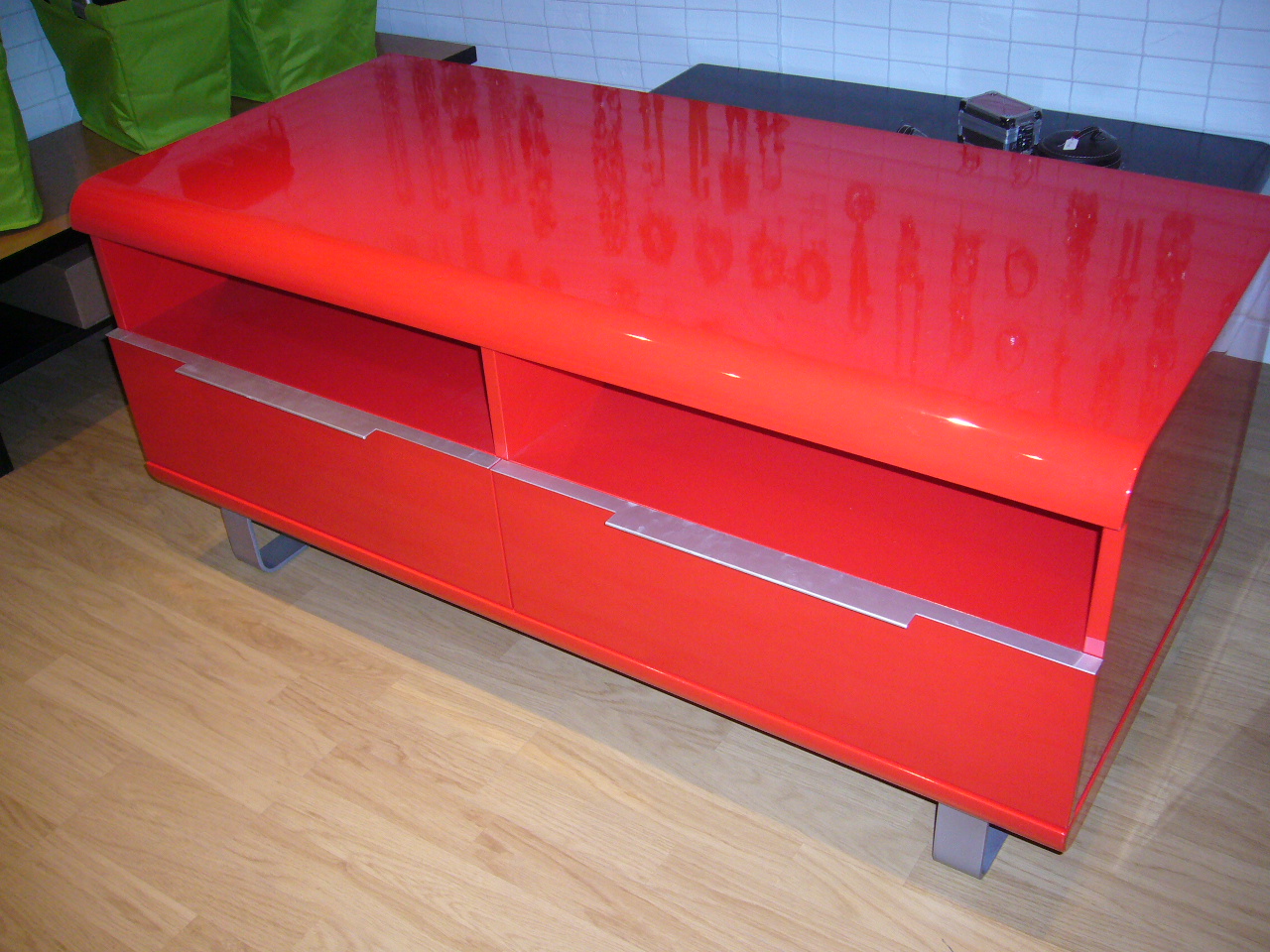 MEUBLE 2 NICHES,2 TIROIRS. LAQUE ROUGE 199,00 EUROS NEUF