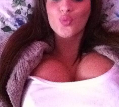 Sonia belle brune pour massage très sensuel