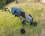 Demie serie femme avec chariot