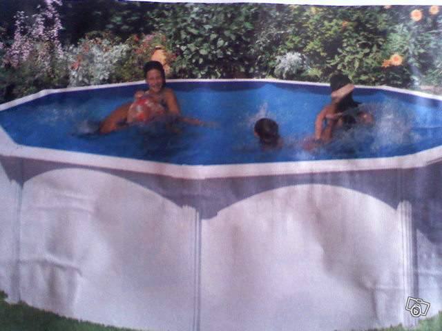 Vend  Piscine armature acier avec margelle