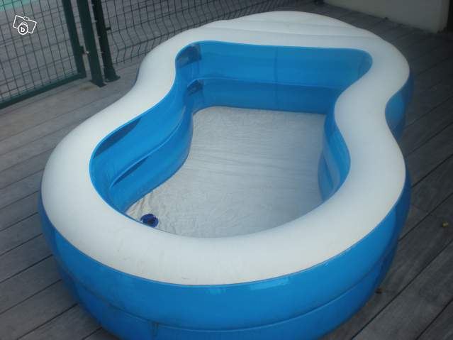  A vendre piscine gonflable en pvc