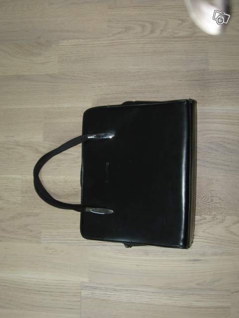 A vendre jolie sac à main noir