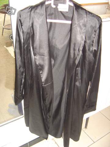 PEIGNOIR SATINE NOIR NEUF TAILLE 40