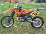 KTM 250  KTM 250 exc, 250cc, orange, 04/01/1999, moteur refait roulements roue av direction bras amortisseur neuf seconde mains, 2500 €