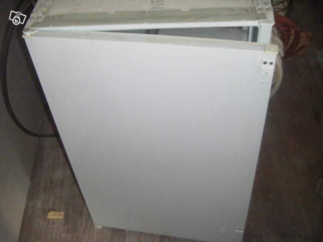 réfrigérateur encastrable de marque Ariston
