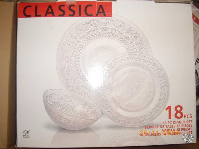  vend service de tables 18 pièces a 10€,jamais utuliser !