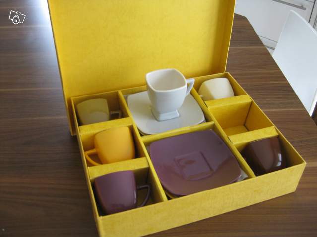 Service a cafe en porcelaine neuf